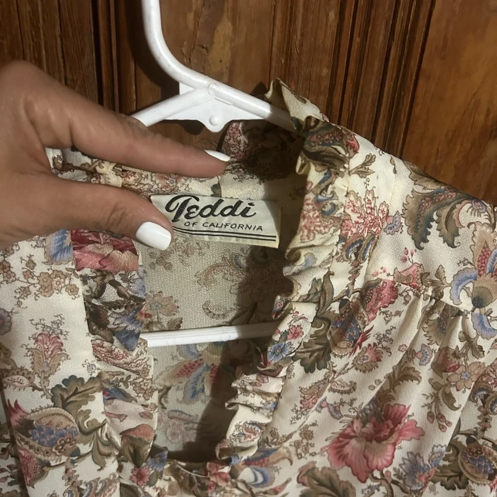 Vintage 1970’s Teddi Floral Blouse with Ruffled Neckline - Picture 4 of 4